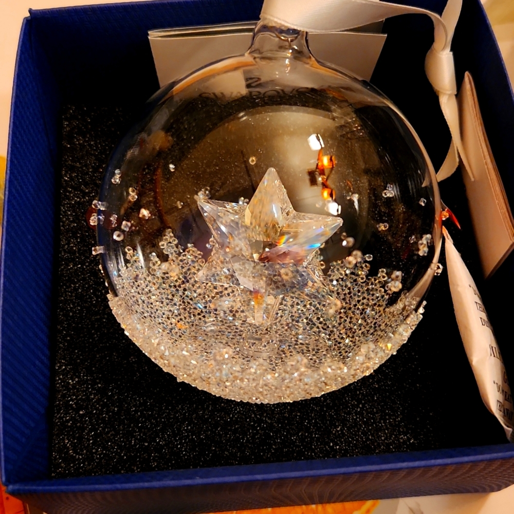 Swarovski 2014 Annual Edition Christmas Ball Ornament New in box!